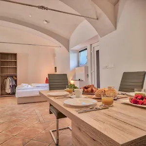 Pod Velbi Apartament